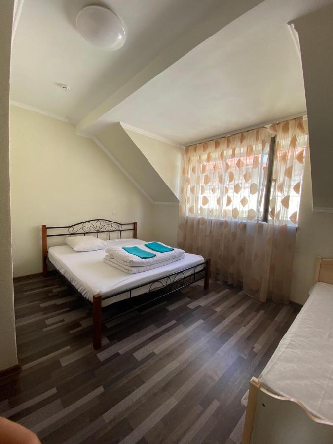 Vip Hostel Mukatjevo Eksteriør billede