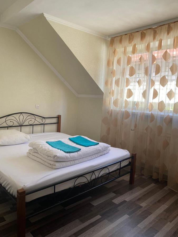 Vip Hostel Mukatjevo Eksteriør billede