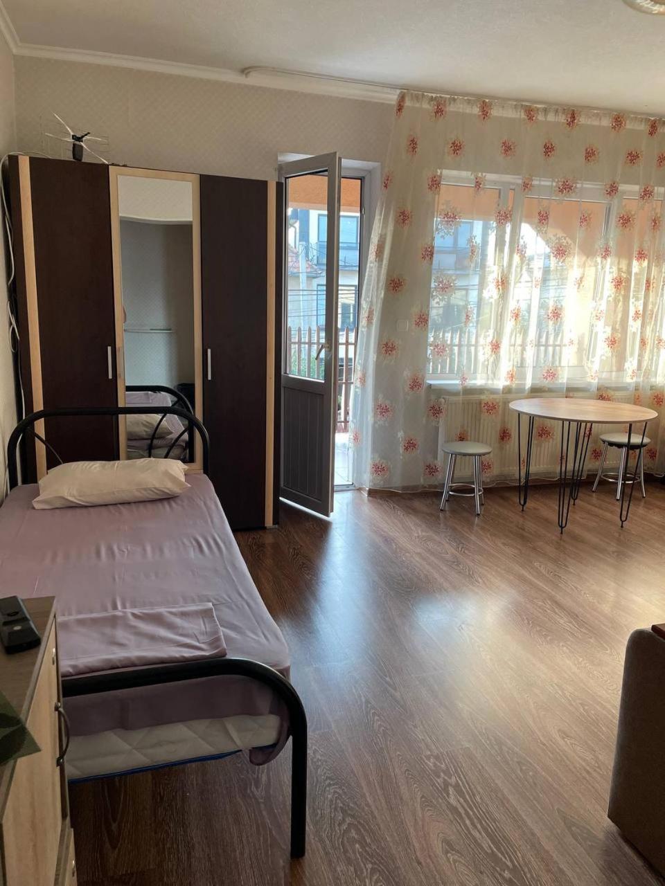 Vip Hostel Mukatjevo Eksteriør billede